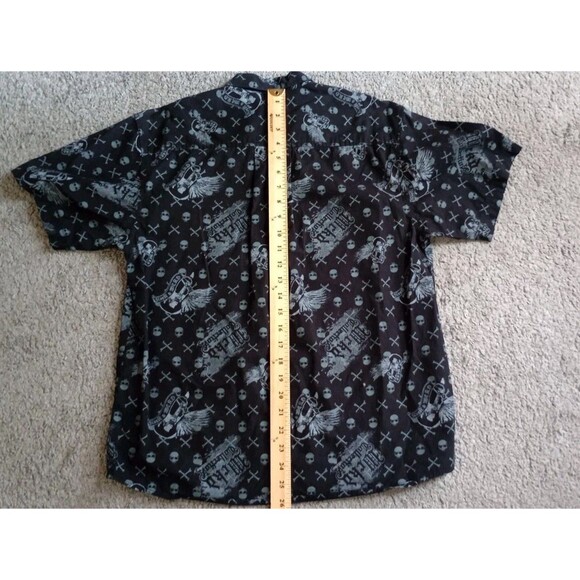 WCKD Authentic Collection Button Down Mens Shirt Sz  L  Black Gray Skull & Bones - Picture 5 of 5